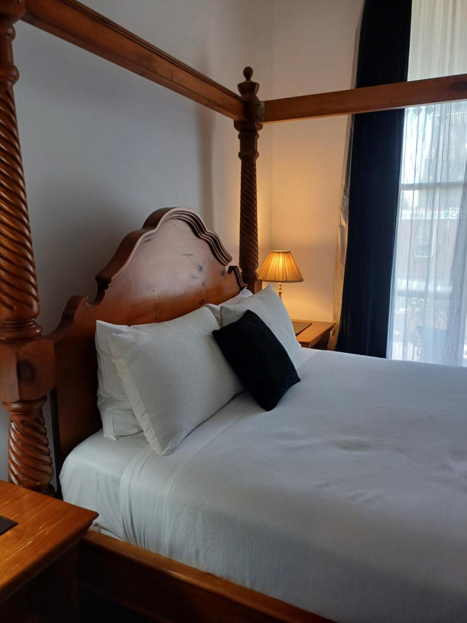 Art Hotel On York Λόντσεστον Εξωτερικό φωτογραφία