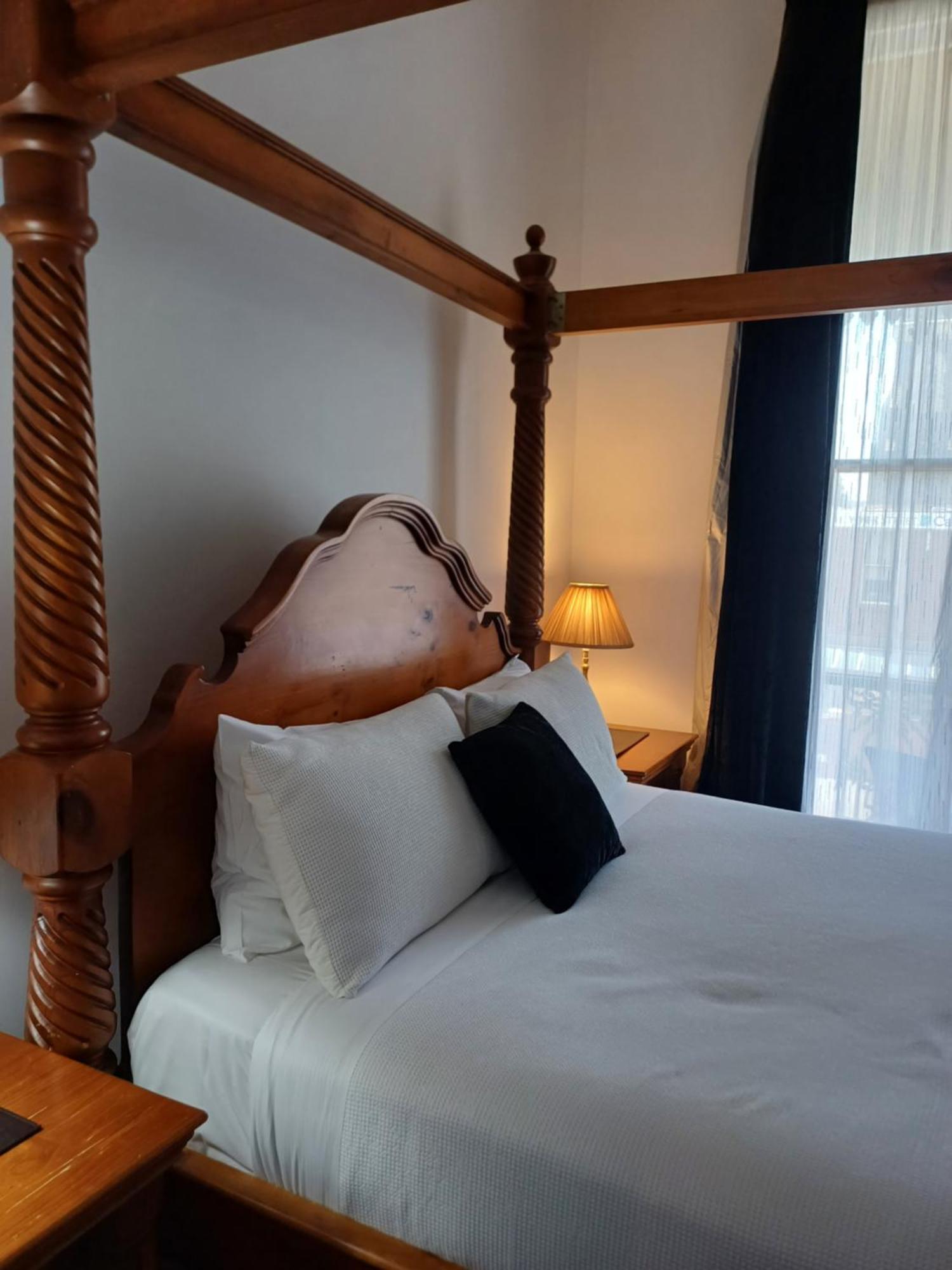 Art Hotel On York Λόντσεστον Εξωτερικό φωτογραφία